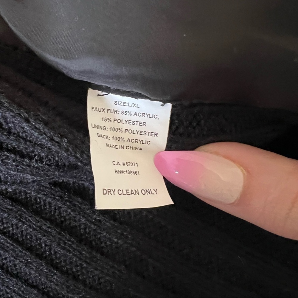 Women’s Large / Extra Large All Black Faux Fur Vest - Picture 8 of 8